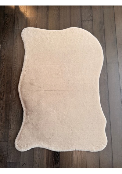 Ultra Soft Bej Yumuşak Dokulu Peluş Halı Asimetrik