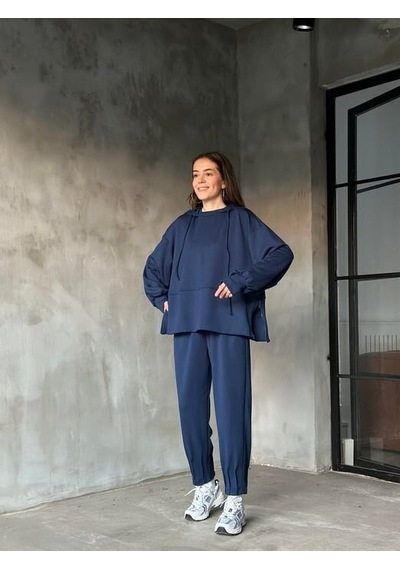 Kadın Oversize Fermuarlı Kapüşonlu Sweatshirt Pileli Paça Tesettüre Uygun Spor Şık Eşofman Takımı Lacivert Kadın Oversize Fermuarlı Kapüşonlu Sweatshirt Pileli Paça Tesettüre Uygun Spor Şık Eşofman Takımı Lacivert