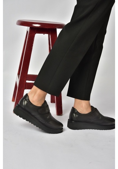 Fox Shoes Z555251003 Siyah Hakiki Deri Günlük Kadın Ayakkabı