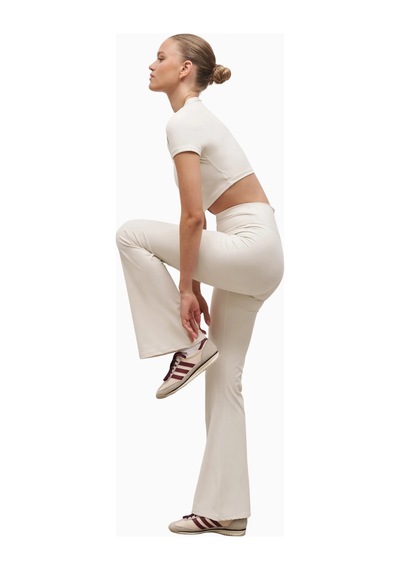 Because Of Alice Base Sculpting Flared Leggings Şekillendirici Yüksek Bel Bol Paça Kadın Tayt Krem