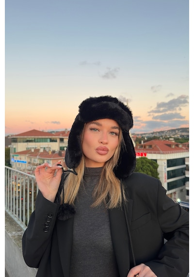 Mollycrush Kadın Siyah Suni Kürk Peluş Tüylü Elit Ponponlu Şapka Bere Siyah