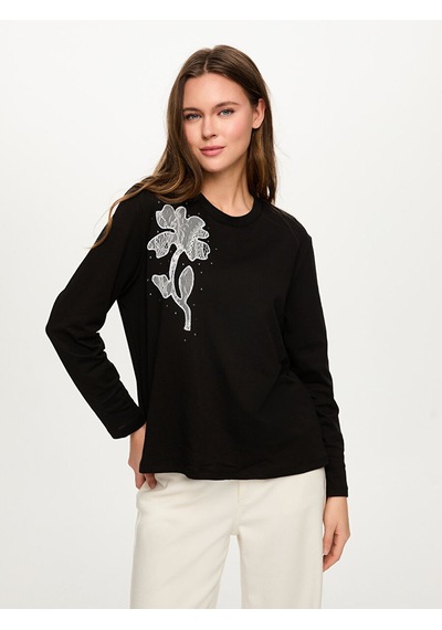 Yakası Ribana Detaylı Önü Çiçek Dantel Aplikeli Uzun Kol Tshirt S26tsh088 Us26tsh08810 Siyah Yakası Ribana Detaylı Önü Çiçek Dantel Aplikeli Uzun Kol Tshirt S26tsh088 Us26tsh08810 Siyah