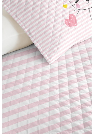 Evimde Bambaşka Pembe Kedi Kalpli Kız Çocuk Pike Takımı - Pastel Çizgili Bebek Odası Yatak Örtüsü - 160x220 CM Evimde Bambaşka Pembe Kedi Kalpli Kız Çocuk Pike Takımı - Pastel Çizgili Bebek Odası Yatak Örtüsü - 160x220 CM