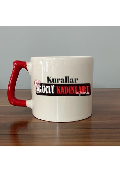 Kurallar Güçlü Kadınları Bağlamaz Baskılı Kadınlar Günü Kırmızı Kulplu D Kupa