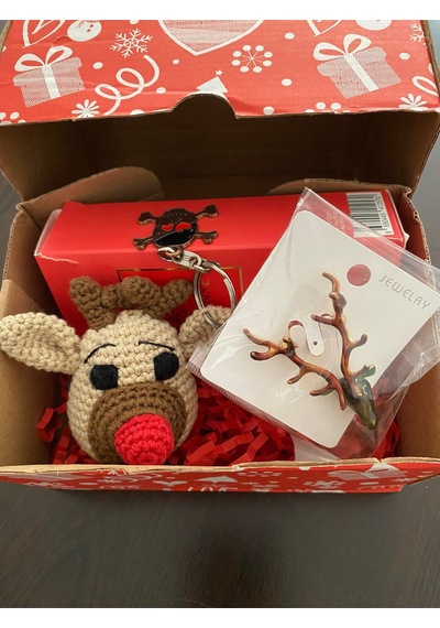 Geyik Figürlü %100 El Yapımı Hediyelik Amigurumi Anahtarlık Zarif Broş Kadın Parfümü Yılbaşı Paketi 4 Renkli