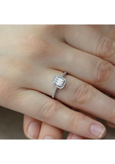 Lilarote 0.18 Ct Kalemli Tasarım Baget Kare Tektaş Yüzük