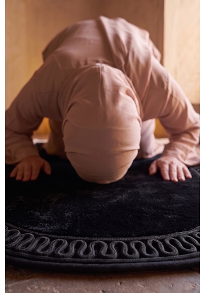 Merplush Mihraplı Peluş Seccade 75x130 Cm Süet Taban Yıkanabilir Yumuşak Namaz Halısı Siyah - Siyah