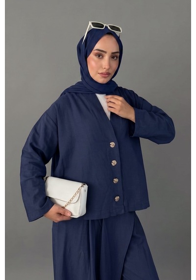 Norshen Kruvaze Kesim Düğmeli Bluz & Etek Görünümlü Geniş Paça Pantolon - Keten Takım Lacivert Norshen Kruvaze Kesim Düğmeli Bluz & Etek Görünümlü Geniş Paça Pantolon - Keten Takım Lacivert