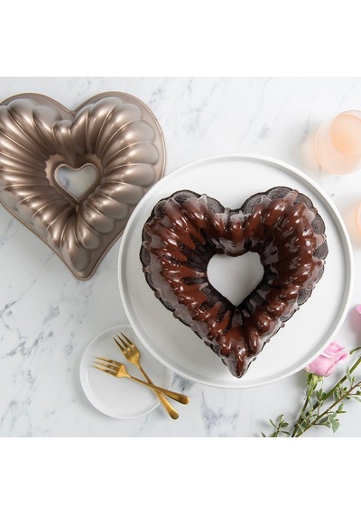 Nordicware 55548 Kek Kalıbı, Kalpli Çelenk, Alüminyum Döküm, Hacim: 2.5lt, 55548amz, Gümüş Çok Renkli