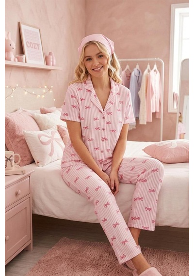 Norcia Sports Pembe Kurdele Desenli Bürümçük Kumaş Kısa Kollu Pijama Takımı 6064 Çok Renkli - 929322251 Çok Renkli - 929322251 Çok Renkli Norcia Sports Pembe Kurdele Desenli Bürümçük Kumaş Kısa Kollu Pijama Takımı 6064 Çok Renkli - 929322251 Çok Renkli - 929322251 Çok Renkli