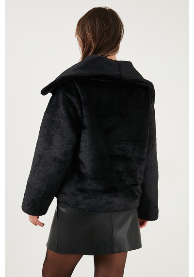 Lela Oversize Geniş Yaka Çıtçıt Düğmeli Astarlı Peluş Bayan Mont 6839623 Siyah