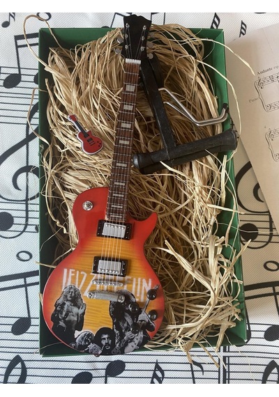 Elektro Gitar El Yapımı Ahşap Minyatür Hediyelik Biblo 25 Cm 2 Le