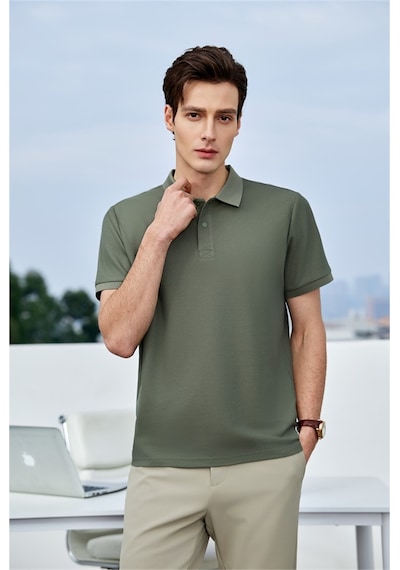 New Performance Premium Polo T-shirt %62,8 Polyester %31,3 Pamuk %1,8 Bakır Amonyak %1,6 Asetat Elyaf %1,3 Keten %1,2 Dut İpeği Yeşil