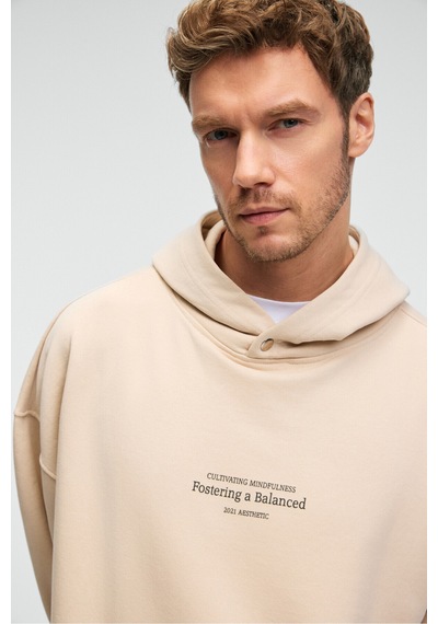 Grimelange CLAY Erkek %100 Pamuk Kapüşonlu Çıtçıtlı Baskılı Cebi Süs Etiketli Krem Sweatshirt