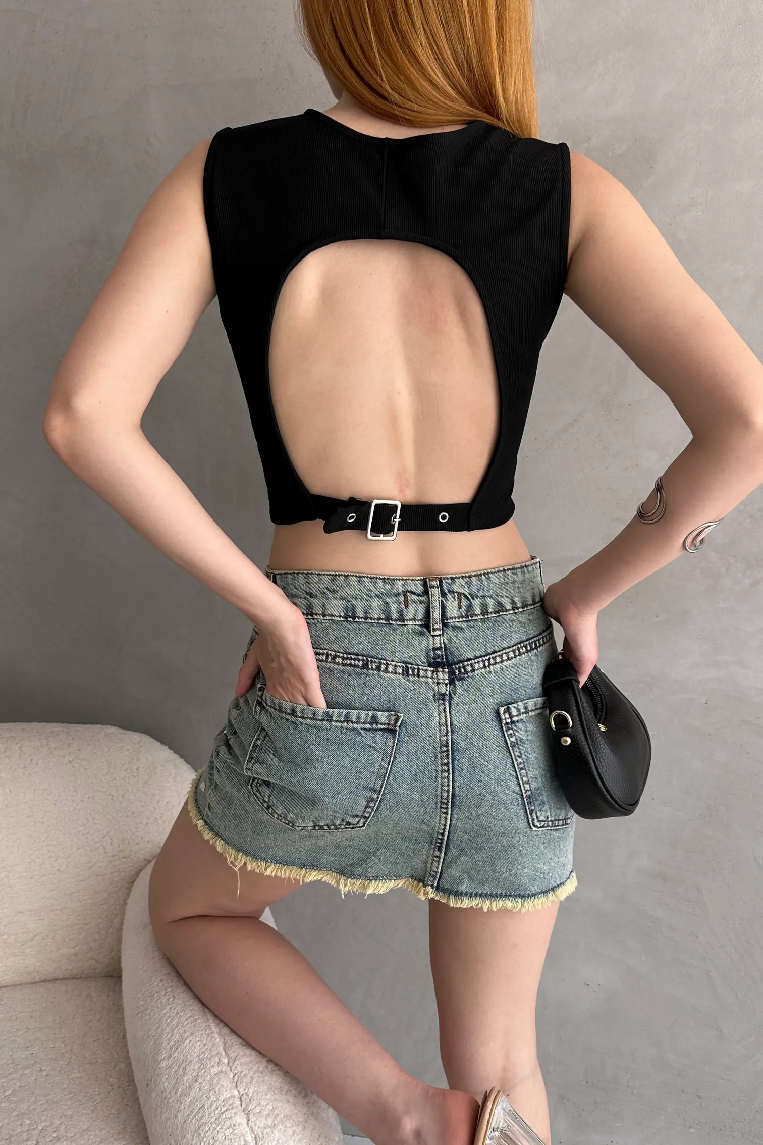 Nido Sırtı Kemer Detaylı Kaşkorse Crop Bluz Siyah