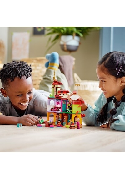 LEGO® Disney Princess Madrigal Evi 43202 Yapım Seti 587 Parça