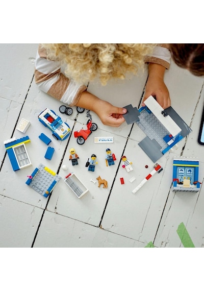 LEGO® City Polis Merkezi Takibi 60370 4+ Yaratıcı Oyuncak Yapım Seti (172 Parça)