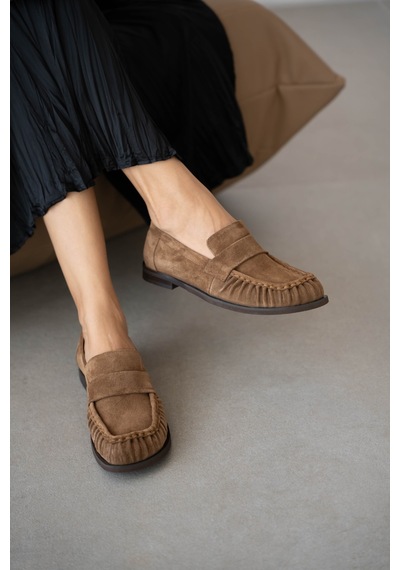 Selin Shoes Blaine Hakiki Deri Büzgülü Küt Burun Kadın Loafer- Taba Süet