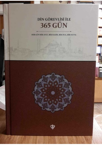 Din Görevlisi ile 365 Gün - Türkiye Diyanet Vakfı Yayınları
