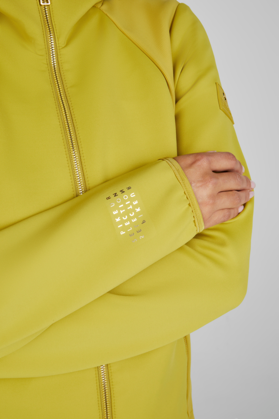 Pikeur Techjersey Jacket 7045 Kapüşonlu Fonksiyonel Spor Kadın Ceket Altın Zeytin