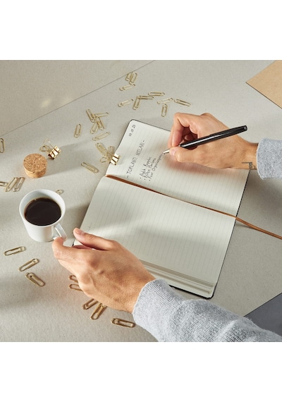 Hayallerinin Peşinden Git Yazılı Çiçek Desenli Kişiye Özel Deri Kapak Defter Siyah