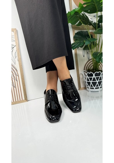 Günlük Kadın Loafer Topuklu Toka Ve Dikiş Detaylı Bağcıklı Küt Burunlu Ayakkabı 1500 SIYAH RUGAN Günlük Kadın Loafer Topuklu Toka Ve Dikiş Detaylı Bağcıklı Küt Burunlu Ayakkabı 1500 SIYAH RUGAN