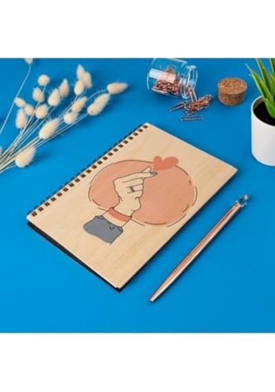Girl Power Tasarımlı 8 Cm X 12 Cm Ölçülerinde Çizgisiz 48 Yaprak Ahşap Kapaklı Defter Çok Renkli