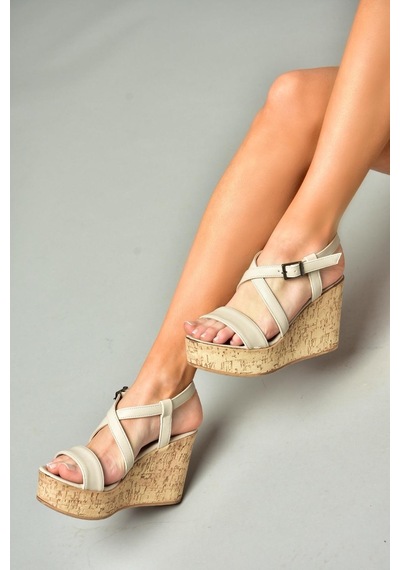 Fox Shoes S996054409 Bej Dolgu Topuklu Kadın Ayakkabı