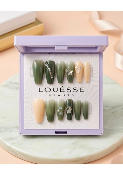 Louésse Olive Glow Takma Tırnak 12 Li Yeşil Ombre Taş Detaylı Nude Elegant Nail