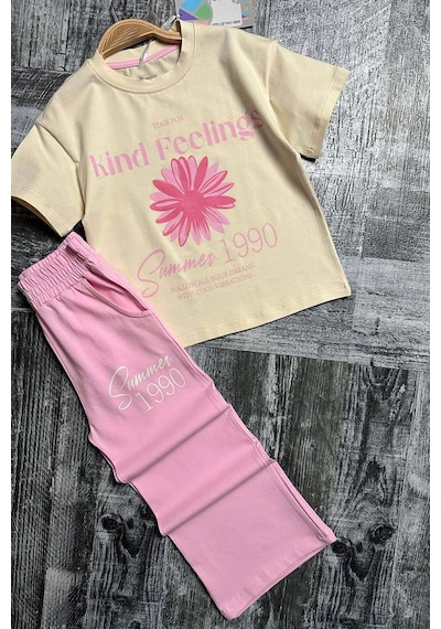 Riccotarz Kız Çocuk Üzeri Papatya Detaylı Ve Feeling Baskılı T-shirt Pembe Salaş Pantolon Alt Üst Takım Pembe Riccotarz Kız Çocuk Üzeri Papatya Detaylı Ve Feeling Baskılı T-shirt Pembe Salaş Pantolon Alt Üst Takım Pembe