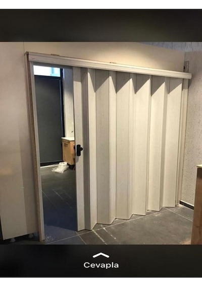 3 Sıra Camlı Akordeon Kapı, Karaağaç Ahşap Desenli 87x215cm