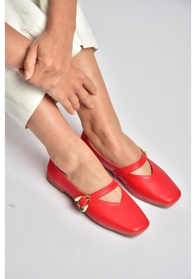 Fox Shoes Y726632609 Kırmızı Kalp Toka Detaylı Kadın Babet