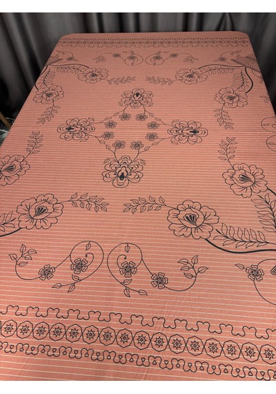 Çiçek Desenli Şık Kare Masa Örtüsü 150 X 150 Cm Kiremit