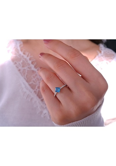 Sirius Pırlanta Ve Prenses Kesim Londonblue Topaz Yüzük 0823R0190