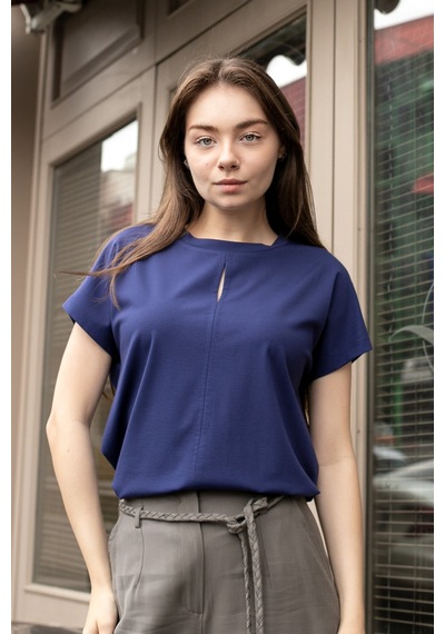 Kadın İpeksi Yumuşak Kumaş Geniş Sıfır Yaka Önü Pencereli Yanları Yırtmaçlı Tshirt Bluz-indigo İndigo Kadın İpeksi Yumuşak Kumaş Geniş Sıfır Yaka Önü Pencereli Yanları Yırtmaçlı Tshirt Bluz-indigo İndigo
