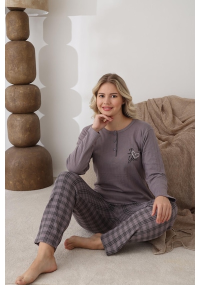 Boyraz Lindros Kadın Pamuk'lu Düğme Yaka Raporlu İnterlok Kışlık Pijama Takımı 05162 - 1 Adet Füme Boyraz Lindros Kadın Pamuk'lu Düğme Yaka Raporlu İnterlok Kışlık Pijama Takımı 05162 - 1 Adet Füme