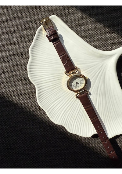 Retro Minimal Deri Kordon Vintage Kadın Kol Saati Kelebek Model Altın