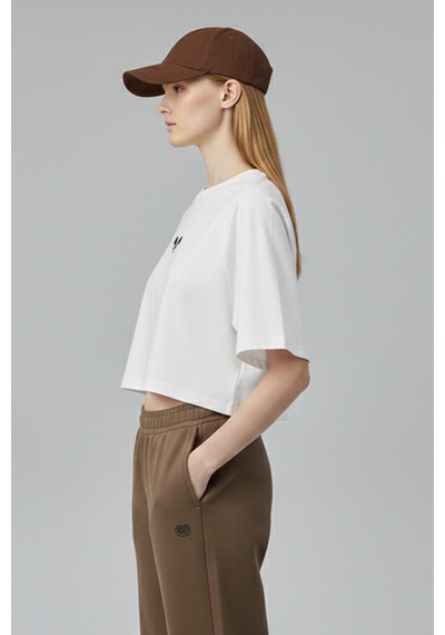 Soft&Basic Kadın Nakışlı Regular %100 Organik Pamuk Yuvarlak Yaka Kısa Beyaz Crop T-shirt Beyaz1