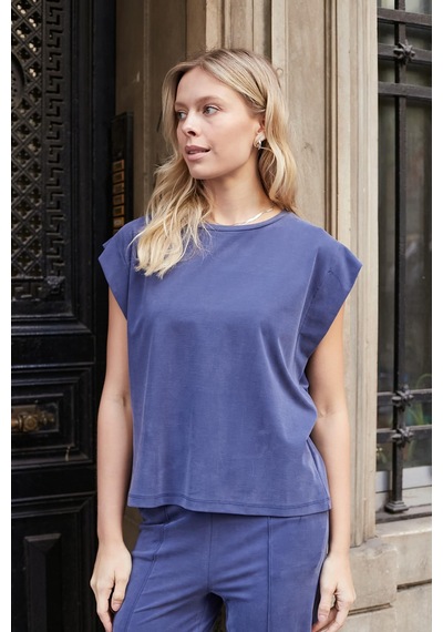 Jument Kadın Modal İpeksi Likralı Kumaş Geniş Sıfır Yaka Düşük Omuzlu T-shirt Bluz-indigo İndigo Jument Kadın Modal İpeksi Likralı Kumaş Geniş Sıfır Yaka Düşük Omuzlu T-shirt Bluz-indigo İndigo