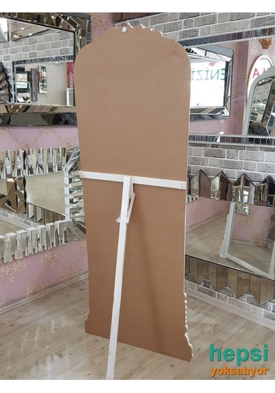 Matmazel Model Beyaz Renk Varaklı Ayaklı Boy Aynası