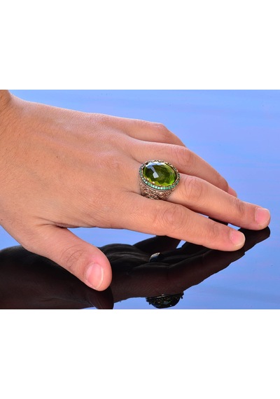 El Yapımı Gümüş Erkek Yüzük Yeşil Yapay Peridot Taşı Yenilenme Ve Refah Tasarımı Gümüş