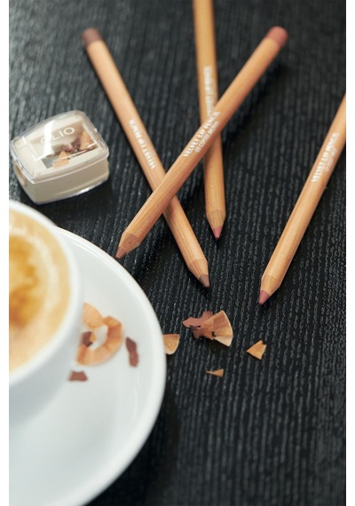 Kremsi e Sahip Dudak Kalemi Ve Kalemtıraş Seti Clio Velvet Lip Pencil Set 02 Peach Beige