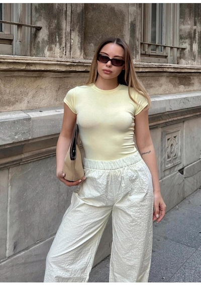 Kadın Basic Bisiklet Yaka Slim Fit Body Kısa Kol Günlük Body SARI