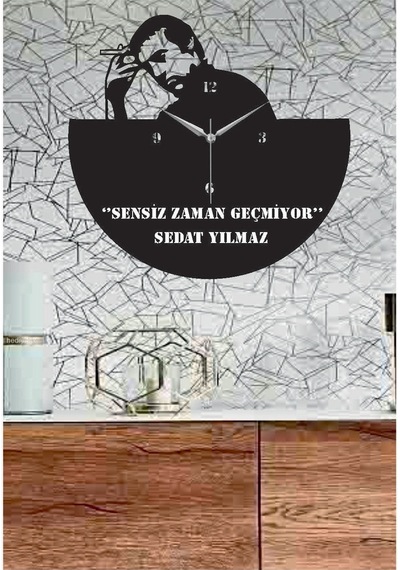 Kişiye Özel Yalnız Adam Temalı Dekoratif Ahşap Duvar Saati Siyah