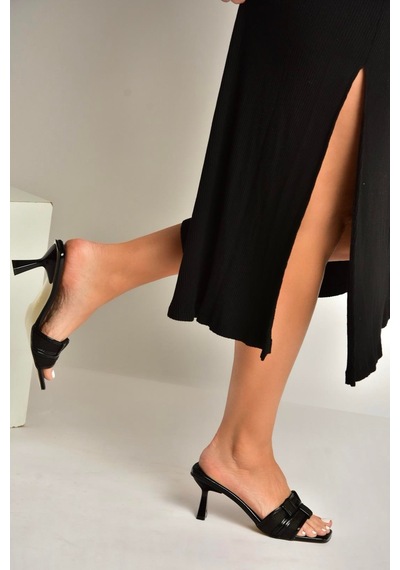 Fox Shoes Y820500209 Siyah İnce Topuklu Kadın Terlik Siyah