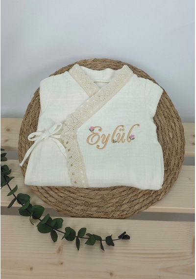 Gros Shop Müslin Yeni Doğan 4katlı Organik %100pamuk Kişiye Özgü Nakışlı Hastane Çıkış Seti Kalpli Model-5 Ekru-2