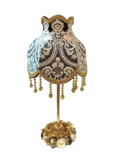 Füme Kadife Kaplı Beyaz İşlemeli Başlık Gold Metal Çiçek Süslemeli Ayaklı Klasik Abajur 50x25cm
