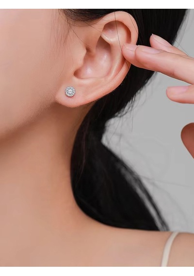 Brezza Lusso Jewelry Timeless Series Işıltılı Harika Tektaş Gümüş Kadın Küpe 5,5 Mm Gümüş