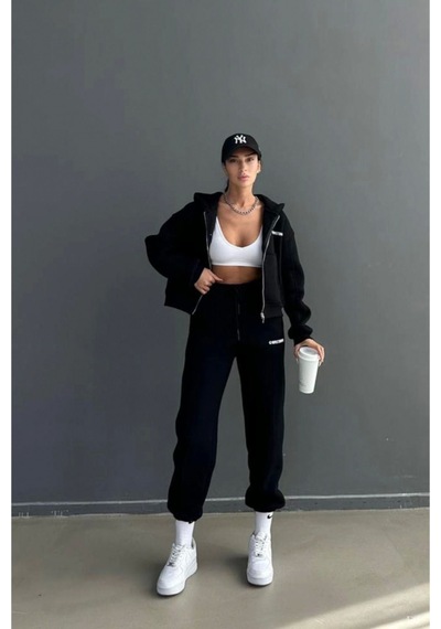Josette Wrst Kışlık Hırka Eşofman Altı Alt Üst Takım - Siyah Baskılı Fermuarlı Oversize Kapüşonlu Siyah Josette Wrst Kışlık Hırka Eşofman Altı Alt Üst Takım - Siyah Baskılı Fermuarlı Oversize Kapüşonlu Siyah