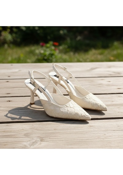 Lebibe Shoes Lısa Kadın Ekru Sivri Burun 7 Cm Topuklu Çiçek Dantel Desenli Rugan Slingback Ayakkabı
